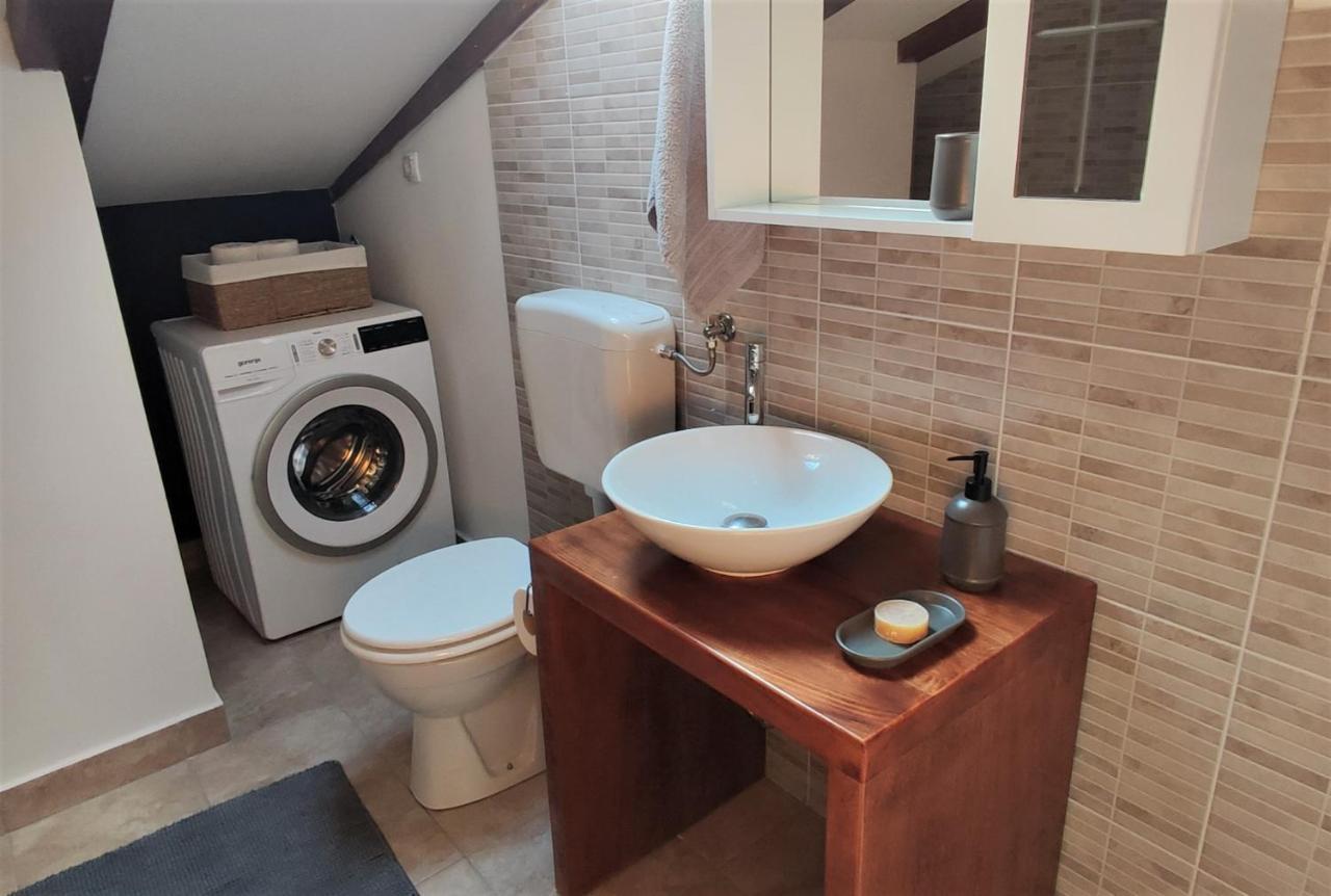 Beautiful Seaside 2 Bedroom Apartment Babina Rabac Exterior foto